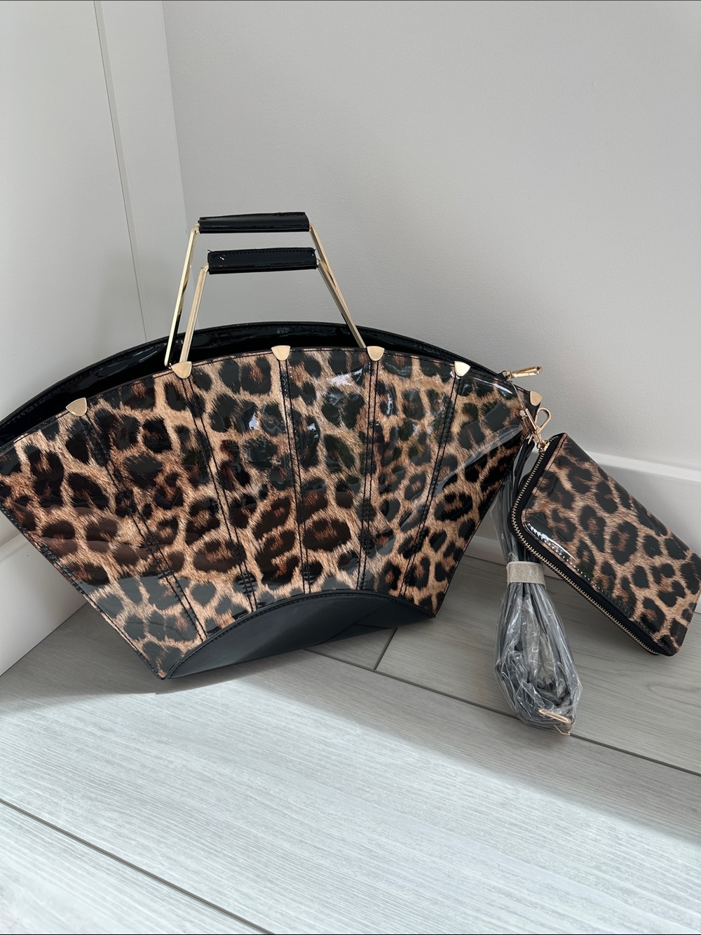 Leopard Print Fan Tote Bag with wristlet New!!!